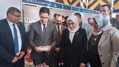 أسعار تبدأ من 4.5 جنيه.. رئيس جامعة بنها يفتتح معرض تسويق منتجات كليات الجامعة 