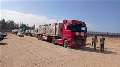 المكتب الإعلامي بغزة: دخول 124 شاحنة مساعدات فقط.. والعديد منها تعرض للنهب 