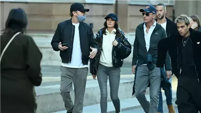 ليوناردو دي كابريو يحتفل بعيد الشكر رفقة صديقته فيتوريا سيريتي صاحبة الـ 25 عامًا