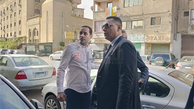 لحظة مغادرة أحمد الطنطاوي المحكمة بعد تأجيل محاكمته وآخرين في قضية التوكيلات الانتخابية| صور