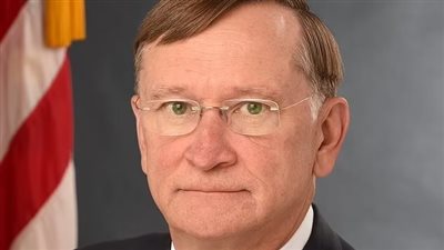 ألقوه من على السطح.. مسؤول سابق بالبيت الأبيض يزعم: الصين ربما أنهت حياة مكتشف جائحة كورونا لأول مرة