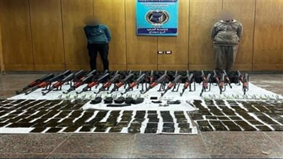 حبس تاجري مخدرات عقب ضبطهما بحوزتهما 20 كيلو حشيش و29 بندقية آلي بسوهاج