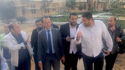 مساعد وزير الإسكان للشئون الفنية يتفقد سير العمل بمشروع تطوير منطقة سور مجرى العيون بمحافظة القاهرة
