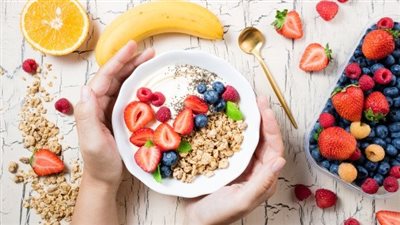 البكتيريا الموجودة في الزبادي قد تحد من التوتر وتعزز صحة الدماغ | دراسة 