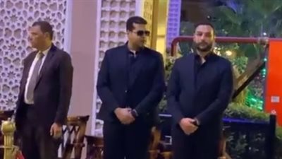 أحمد السقا أبرز الحضور في عزاء طارق عبد العزيز بمسجد الشرطة | بث مباشر