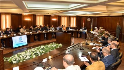 محافظ الإسكندرية يعقد اجتماعًا موسعًا لمناقشة استعدادات الأجهزة المعنية للانتخابات الرئاسية