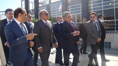 وزير قطاع الأعمال العام يجري زيارة مفاجئة لشركة مصر الجديدة للإسكان