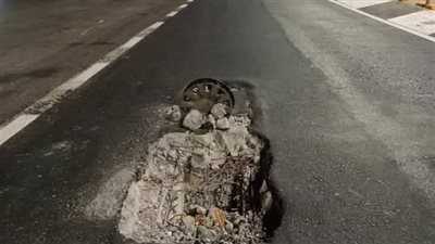 كشف ملابسات وجود حفرة بطريق السويس تتسبب في إحداث تلفيات بالسيارات