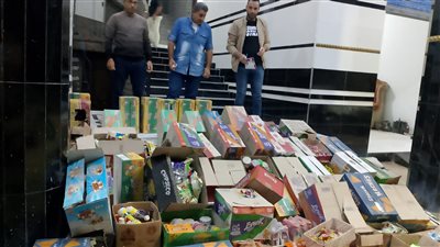 ضبط 2500 عبوة مواد غذائية منتهية الصلاحية بالبحيرة