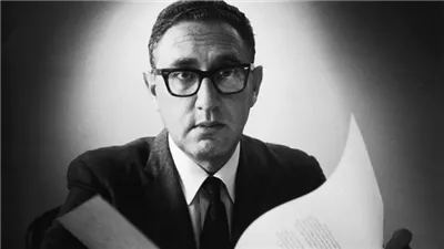 ثعلب السياسة الأمريكية.. من هو هنري كيسنجر وزير الخارجية الأمريكي الذي توفي عن 100 عام؟