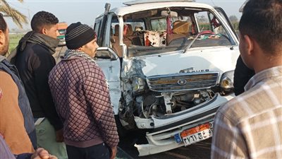 مصرع عامل وإصابة 7 آخرين في تصادم ميكروباص وتروسيكل ببني سويف