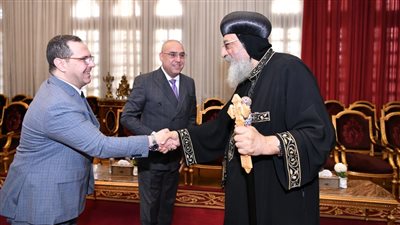 وزير الإسكان يلتقي البابا تواضروس الثاني لمتابعة موقف تنفيذ الكنائس في المدن الجديدة