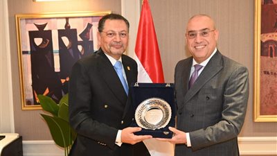  وزير الإسكان يبحث مع عميد كلية التخطيط الإقليمي والعمراني بجامعة القاهرة سبل التعاون المشترك