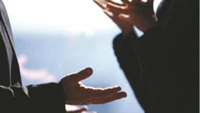 مدرسة تطلب الطلاق للضرر: مش بيصلي الجمعة وشتمني لما قولتله أنت مش منتظم في الصلاة