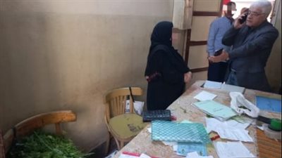 كانوا بيقطّفوا ملوخية.. تفاصيل إحالة مدير وإداريتين داخل مدرسة بالدقهلية للتحقيق | بث مباشر