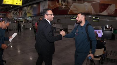 الدماطي يجتمع مع بيبو والجهاز الإداري للأهلي قبل مباراة يانج أفريكانز