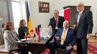 سفير مصر في رومانيا يدلي بصوته في الانتخابات الرئاسية 2024