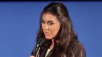 ياسمين صبري: طول ما الإنسان عايش لازم يطور نفسه زي الآيفون 