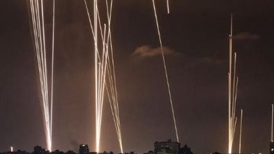 القسام تستهدف تل أبيب.. وصافرات الإنذار تدوي في مناطق متعددة بإسرائيل 