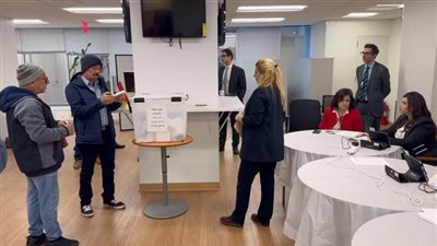 توافد الجالية المصرية في نيويورك على مقر السفارة للتصويت بانتخابات الرئاسة