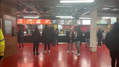 تحقيق عاجل في مانشستر يونايتد بسبب الفراخ الفاسدة