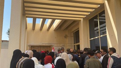 تزايد أعداد المتوافدين على السفارة المصرية في قطر للتصويت في الانتخابات الرئاسية 