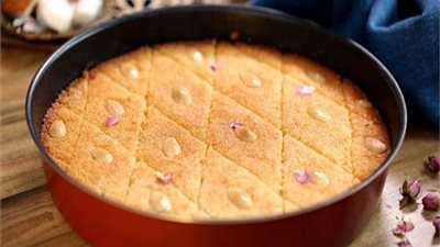 طريقة عمل البسبوسة خفيفة في رمضان.. احصل على القوام المرمله