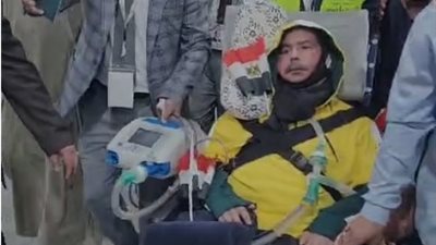 بأنبوبة أوكسجين.. مصري بالكويت على كرسي متحرك يصر على التصويت في الانتخابات الرئاسية