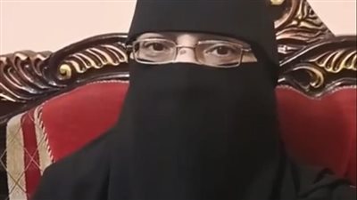 الدموع تغلب والدة مريم وشمس المصابتين بضمور العضلات: نفسي حد يتكفل بعلاجهم وأشوفهم بيمشوا | بث مباشر