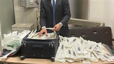 ضبط ركاب بحوزتهم حشيش وزيوت وحلوى وشيكولاتة بالماريجوانا وأسلحة بيضاء ومستلزمات طبية