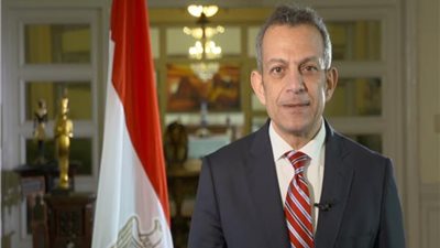 سفير مصر بـ الصين: استمرار توافد أبناء الجالية للمشاركة في الانتخابات الرئاسية رغم برودة الطقس 