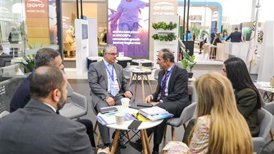 اقتصادية قناة السويس توقع مذكرة تفاهم لتموين السفن بالوقود الأخضر بشرق بورسعيد