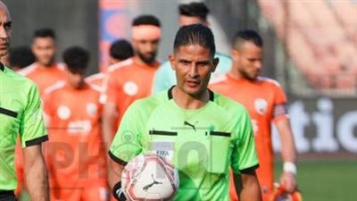 وليد عبد الرازق حكما لمباراة سموحة وفاركو في الدوري الممتاز 