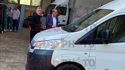 أشرف زكي ينتظر خروج جثمان أشرف عبد الغفور من المستشفى لأداء صلاة الجنازة | بث مباشر