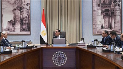 الحكومة تُكلف بسرعة طرح عدد من المدارس على المستثمرين 