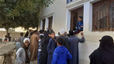 الشنطة بـ100 جنيه.. محافظة المنيا تواصل توزيع السلع الغذائية المدعمة في المراكز والقرى