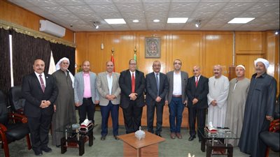 محافظ الإسماعيلية يجتمع بأعضاء اللجنة التنظيمية لمبادرة ازرع