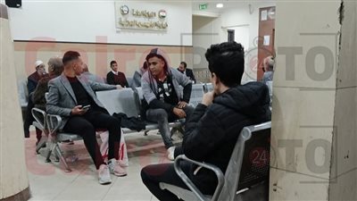 أصدقاء كروان مشاكل يساندوه خلال التحقيقات في اتهامه بنشر الفسق والفجور| صور 