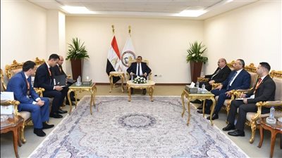 وزير الإنتاج الحربي يلتقي نائب وزير الدفاع الصربي ورئيس قسم وكالة الصناعات الدفاعية بأوزباكستان