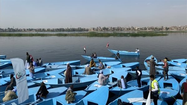 تسليم 300 مركب للصيادين