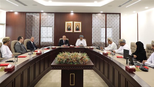 وزير الإسكان خلال