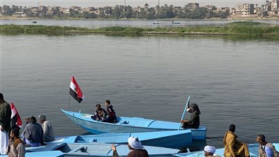 ضمن بر أمان.. صور ترصد فرحة صياد باستلام مركبه الجديد بالأقصر