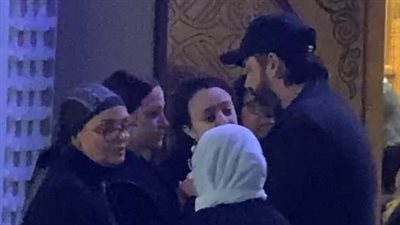 كريم عبد العزيز ومحمد هنيدي أبرز الحضور في عزاء الفنان أشرف عبد الغفور | بث مباشر 