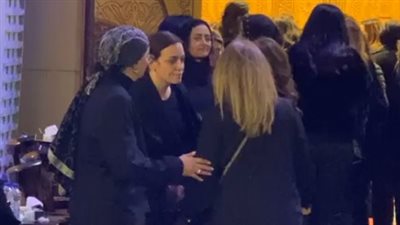 تامر حسني وميرفت أمين وروجينا.. حضور كبير من نجوم الفن في عزاء أشرف عبد الغفور | بث مباشر