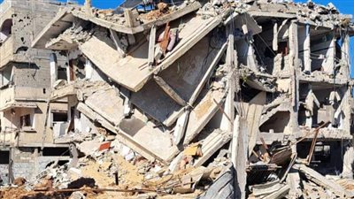 نفسي يتعالجوا في مصر | أب فلسطيني يستغيث: بنتي كتفها اتخلع.. وحفيدتي وجهها تشوه في قصف للاحتلال