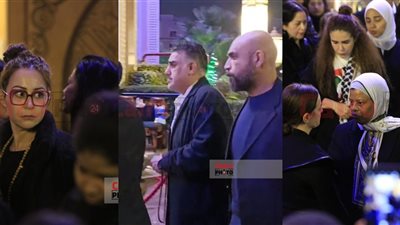 تامر حبيب ومنة شلبي بالسبحة ودنيا عبد العزيز بالشال الفلسطيني.. أبرز لقطات عزاء أشرف عبد الغفور | صور