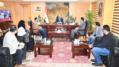 محافظ الفيوم يجتمع برؤساء الأحياء ويشدد على التصدي لمخالفات البناء وتكثيف أعمال النظافة