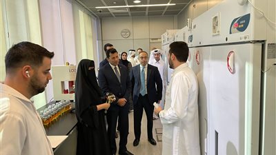 وزير الشباب والرياضة يتفقد معمل مكافحة المنشطات القطري