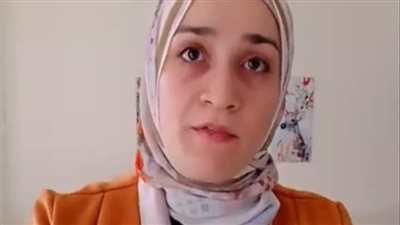 مهندسة معمارية تبدع في حفظ الورد بلوحة تذكارية: بستخدم غراء وخشب.. والبوكيه بيستغرق مني شهر عمل | بث مباشر