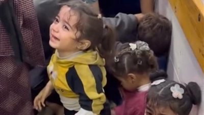 غزة بين بكاء الصغار.. الأطفال يبحثون عن أهاليهم باكين | فيديو